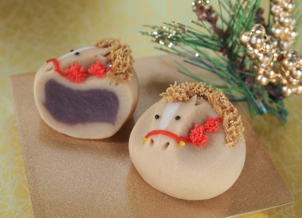 ■デザインのポイント:神秘と美を纏った“午”